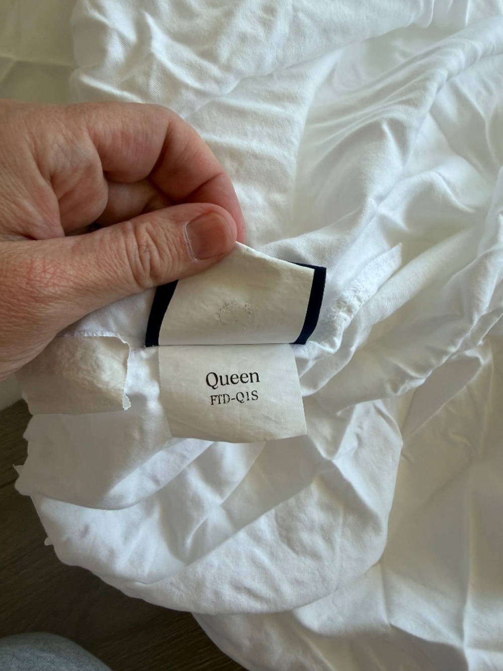 Brooklinen Luxe Sateen Fitted Sheet - Picture 4 of 5